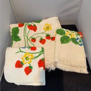 RARE Vintage Cannon Monticello Terry Cotton Strawberry Print Set Bath Towel